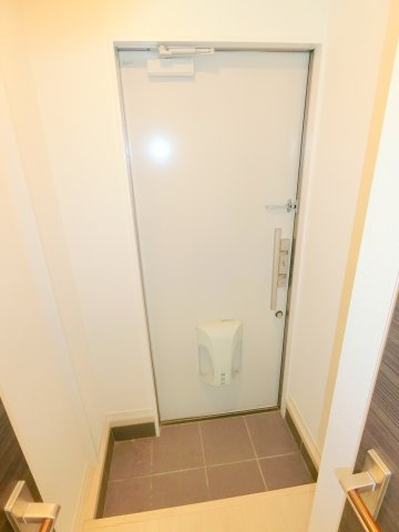 グリーンヒルズ山王B棟の玄関