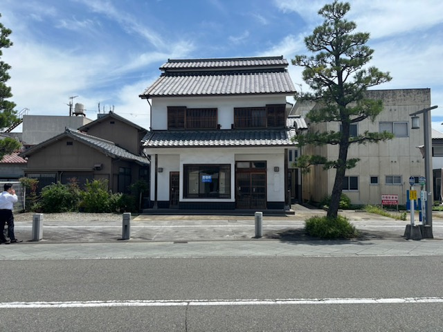 赤穂市加里屋　店舗付き住宅の外観