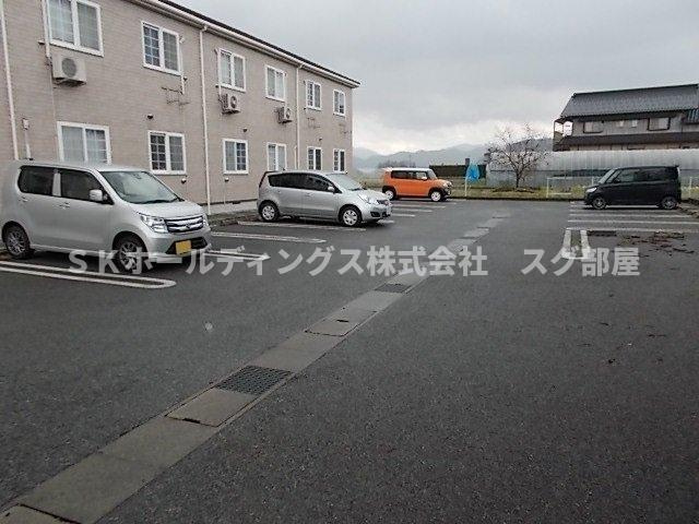 メゾン　パストラルＡの駐車場