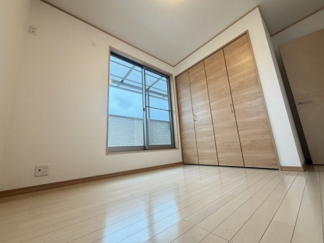 瀬戸市窯町戸建の洋室