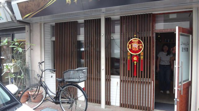 船橋市浜町１丁目の店舗事務所の玄関