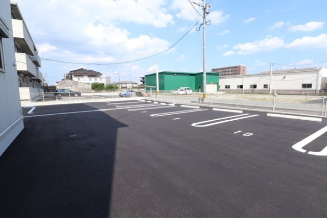 オッツ梅満Ⅱ　A棟の駐車場