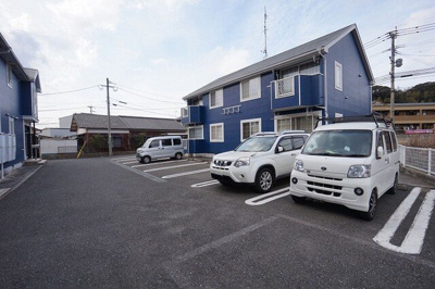 【駐車場】 | サンライズアリタＡ | 駐車場完備です