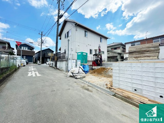 明石市魚住町錦が丘　第4期　新築一戸建ての前面道路含む現地写真|周辺は落ち着いた街並みの住宅地！子育てがしやすい住環境です！まだ未完成ですが、現地でしかわからない事もございます。是非一度ご覧ください。