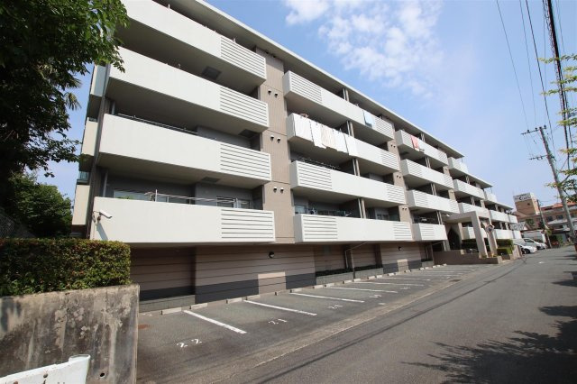 ガーデンヒルズ櫛原の駐車場