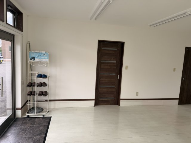 別府町店舗の玄関