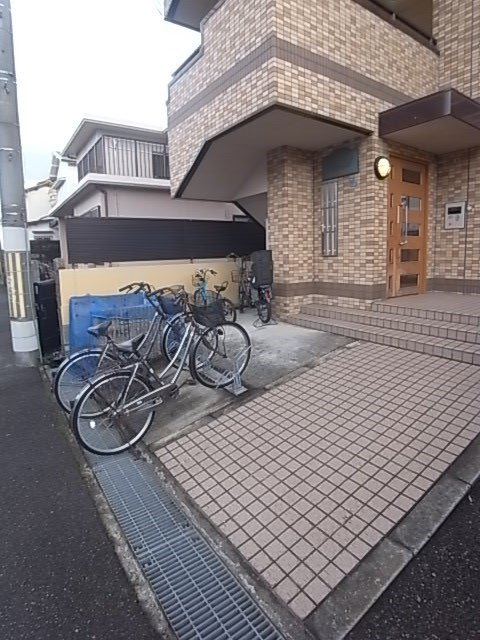 ヴィヴィッドの外観