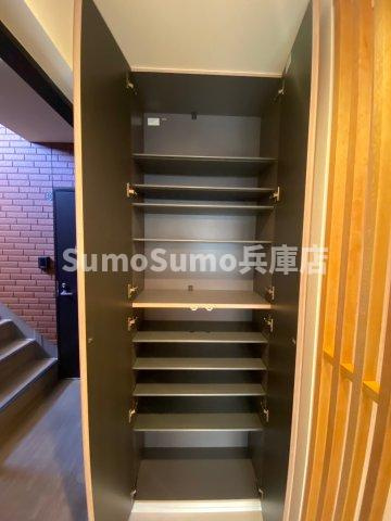コティ山下町の収納|たっぷりとした収納スペースです