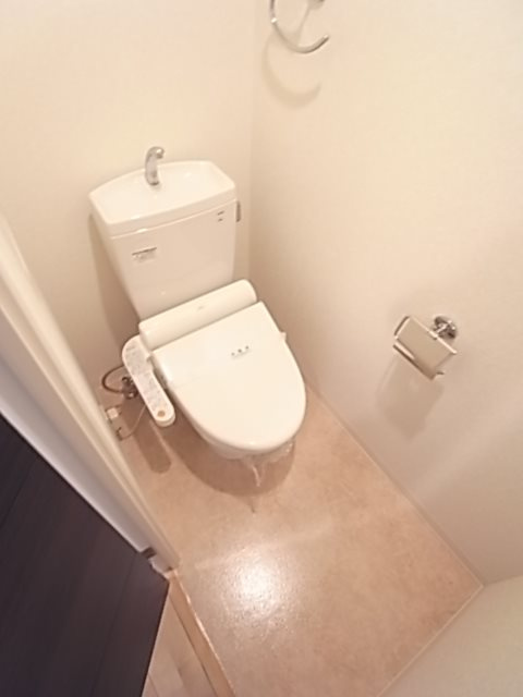 W-STYLE神戸のトイレ|ゆったりとした空間のトイレです