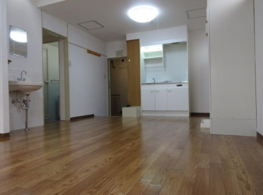 難波マンションの玄関