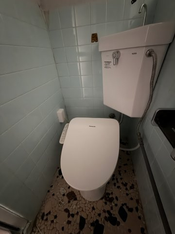 海運町貸⼾建のトイレ