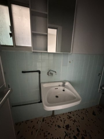 海運町貸⼾建の洗面所
