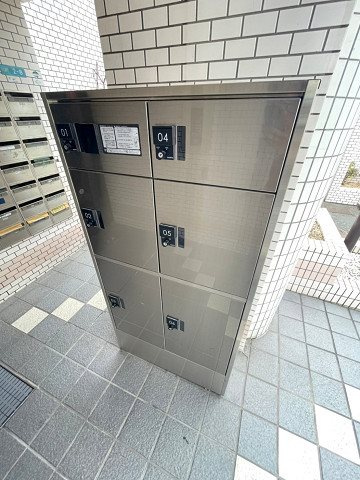 ダンディライオン西宮の外観|便利な宅配ボックス完備♪
