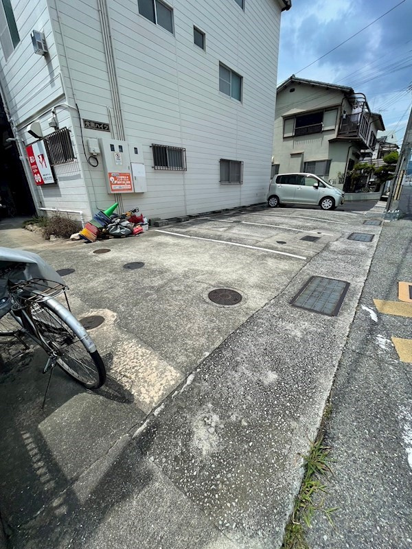 光南ハイツの駐車場