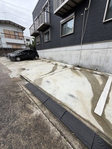レアグランツCASA須磨の駐車場