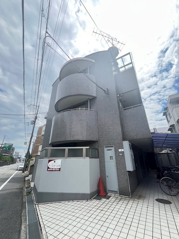 グレースメモリー甲子園のエントランス