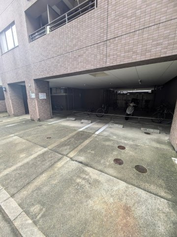 ラフォーレ天神南の駐車場
