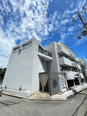 ロイヤルメゾン鹿塩弐番館の外観