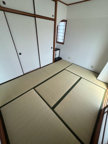 ロイヤルメゾン鹿塩弐番館の和室