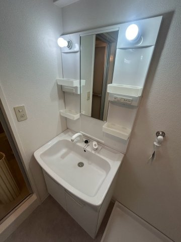 ロイヤルメゾン鹿塩弐番館の洗面所