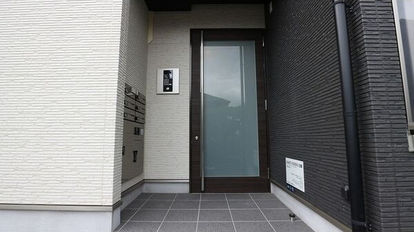 GRANDTIC RESIDENCE宝塚のエントランス