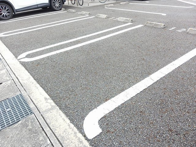 エスポワールⅣの駐車場