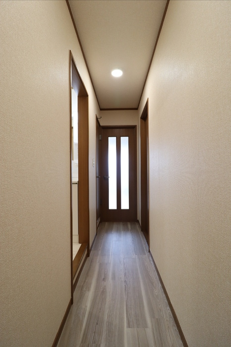 パセオ西府　弐番館の玄関