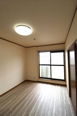 パセオ西府　弐番館の洋室