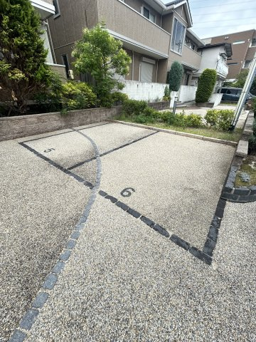 ヴィラ・デュオA棟の駐車場