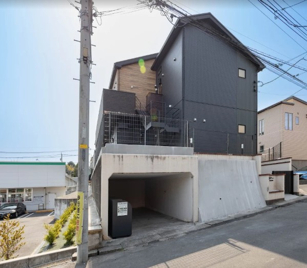 アザーレ・シドすずかけ台の外観