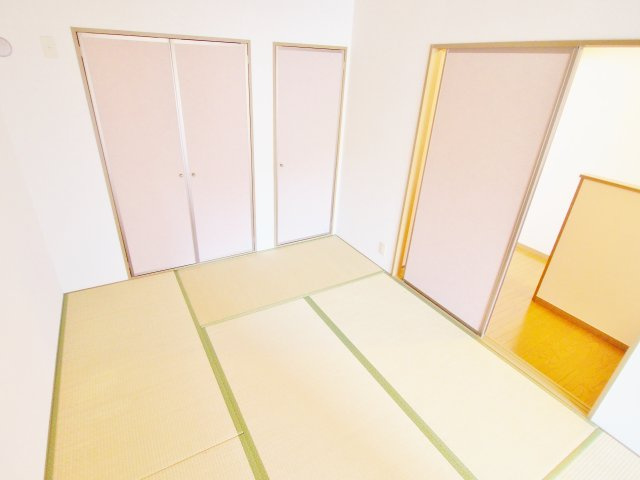 ファミーユ浦田壱番館の和室