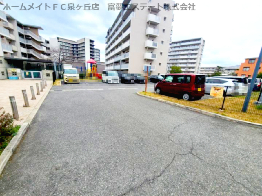 サンヴァリエ津久野7号棟の駐車場