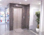 大阪市西区西本町１丁目の事務所のエントランス