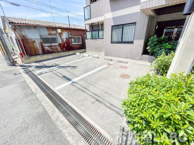 パルコートKUSAKAの駐車場