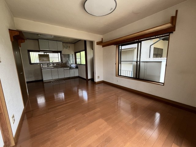 間々田2450戸建ての居間・リビング|LDK