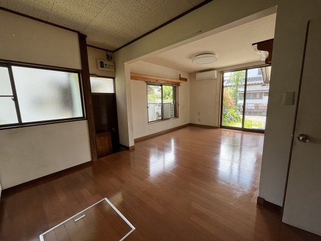 間々田2450戸建ての居間・リビング|LDK