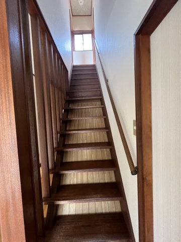 間々田2450戸建ての内装|階段