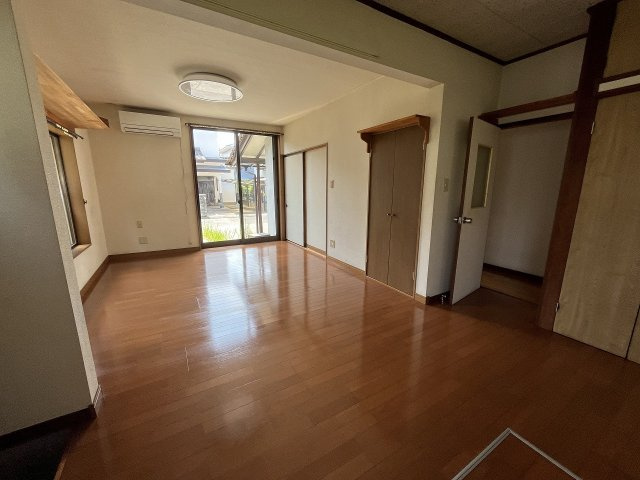 間々田2450戸建ての居間・リビング|LDK