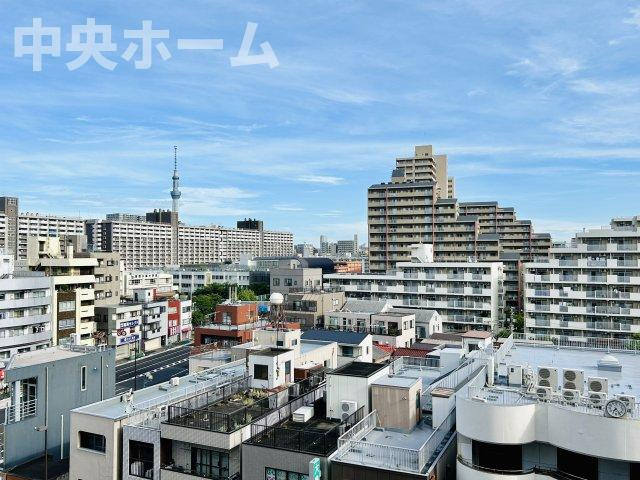 ライオンズステーションプラザ大島の展望|手を伸ばせば、ふれることが出来そうな環境が、そのままインテリアになったような印象です。その豊かな眺望にふさわしい空間には、通風・採光にも優れ、心地よい光と風があふれています