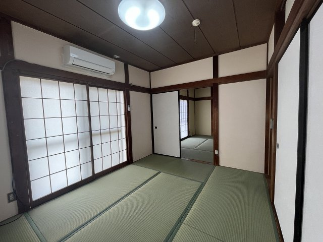 小山市乙女一丁目戸建ての居間・リビング|1階北側和室