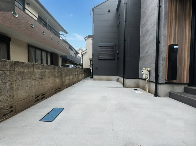 練馬区東大泉6丁目 限定1棟の駐車場|建物北側には駐車スペースを設けてます