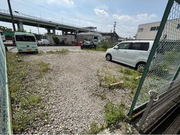 アケイシャの駐車場