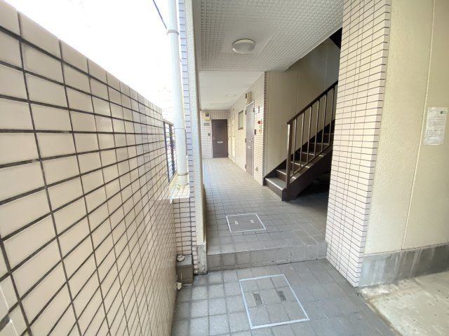 アーク春雨橋Ｂ棟のエントランス