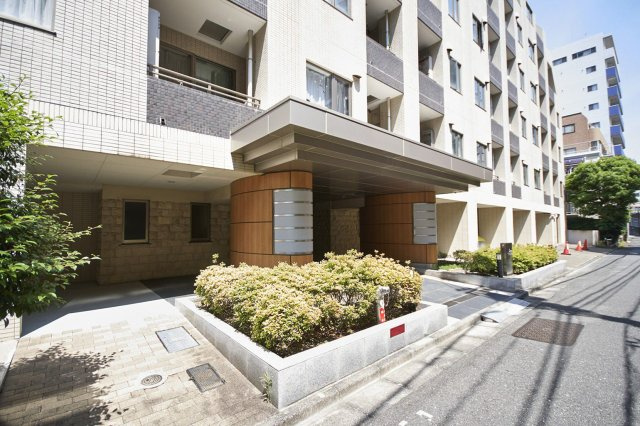 アイムズ荻窪のエントランス|ペット飼育可能！平成１７年築・オートロック＆宅配ボックス付きマンション、アイムズ荻窪は即日現地案内可能となっておりますので、お気軽にお問い合わせください！