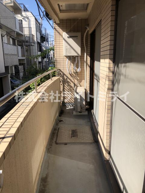メゾネット四谷のバルコニー|南向きバルコニーで日当たり良… 