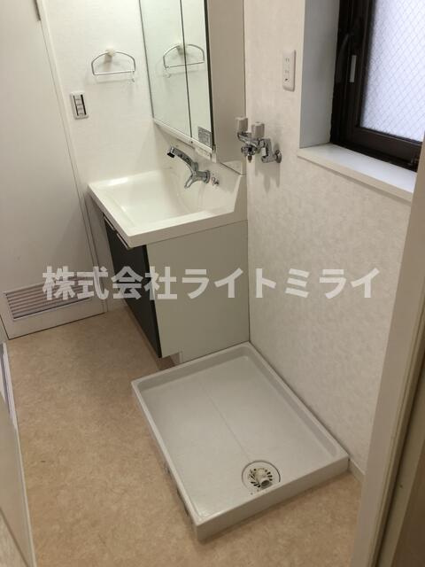メゾネット四谷の洗面所| 