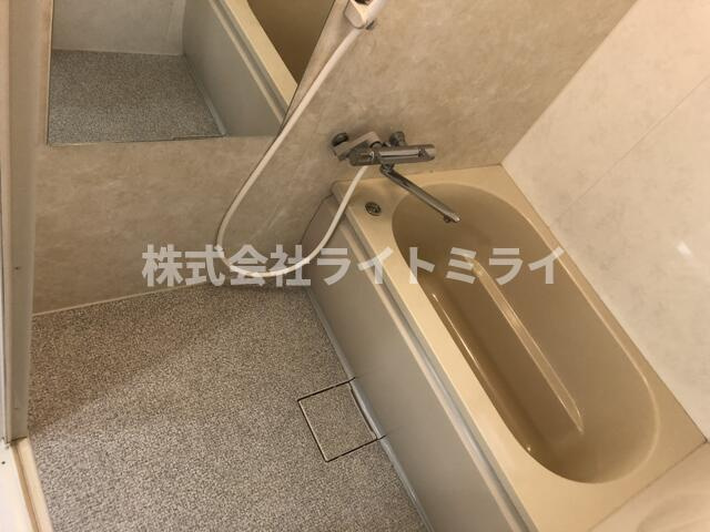 メゾネット四谷の浴室| 