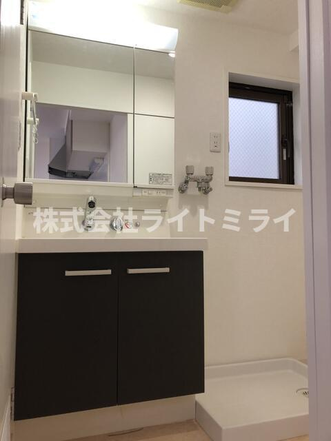 メゾネット四谷の洗面所| 