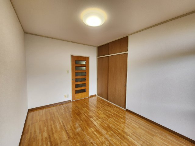 リバーサイド豊和の洋室
