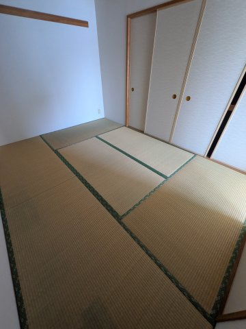 ラフィーネ港北Ⅱの和室